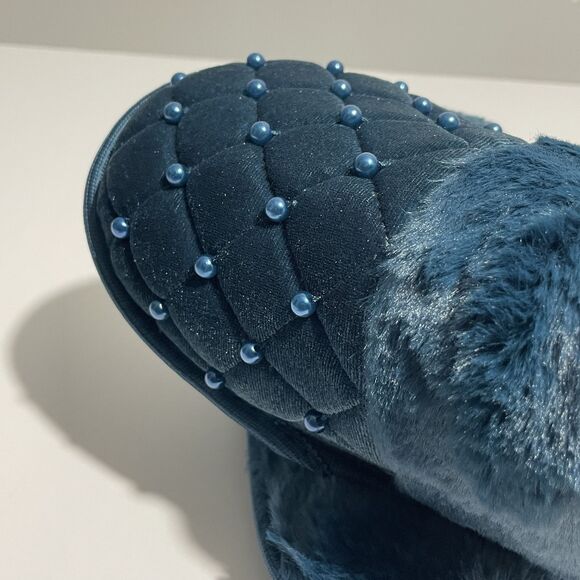 Avon Women’s Soft Faux Fur & Pearls Green Slippers Size 9/10 - Picture 4 of 7